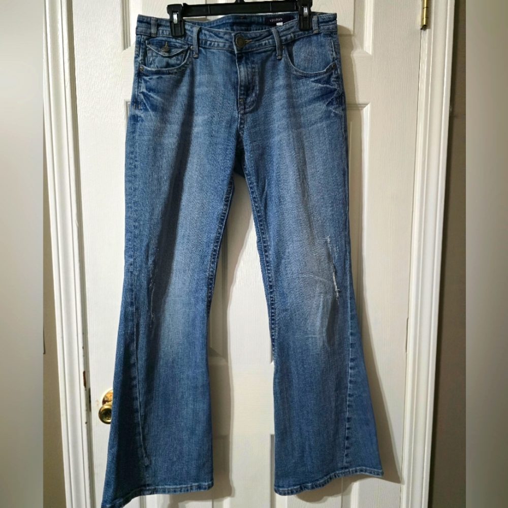 Y2K Vigoss Low Rise Flare Jeans, Medium Wash, Embroidered Back Pockets, EUC!